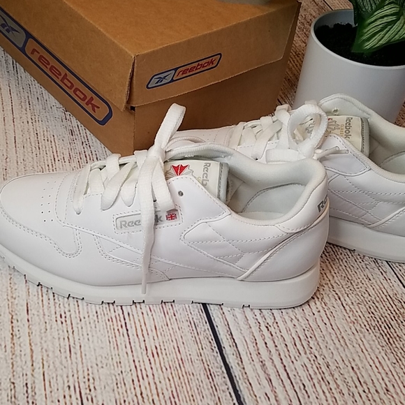 *DONATED* NIB REEBOK CLASSIC WHITE TENNIS SHOES - Picture 3 of 8